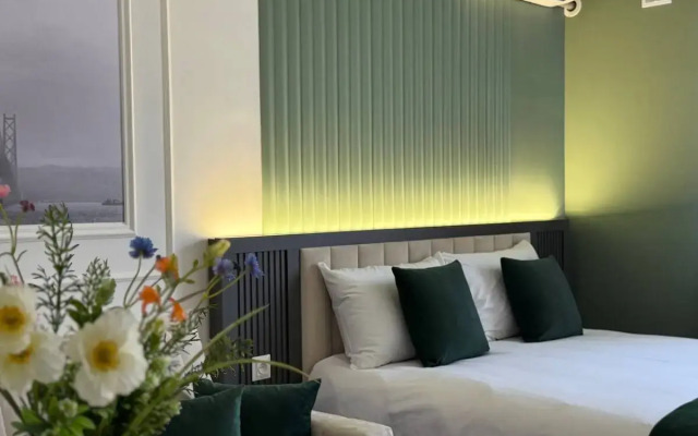 Stylish studio next to Malibu pk Apartments