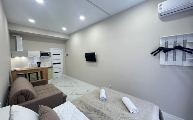 Uyutnaya Studiya So Svoim Otdelnym Vkhodom S Bassenom Apartments