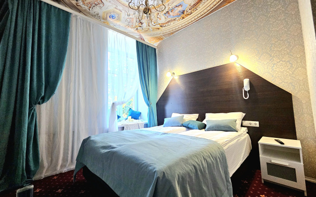 Апартаменты с видом на Александровский сад