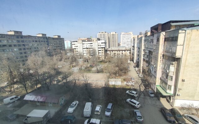 Prostornye Dvukhkomnatnye V Tsentre Bishkeka Apartments