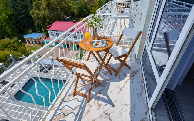 Na Orbitovskoy Apartment