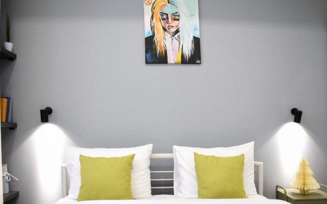 Newly Renovated Condo, Steps to Republic Square Apartments