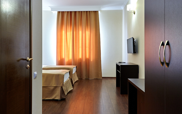 Отель Мелитон