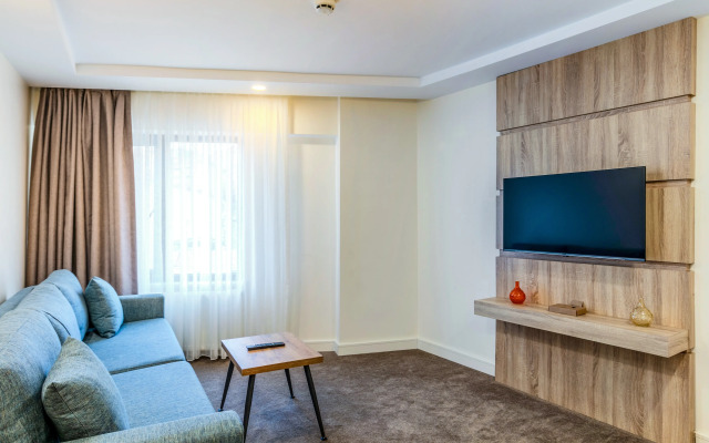 Отель Roys Hotel & Suites