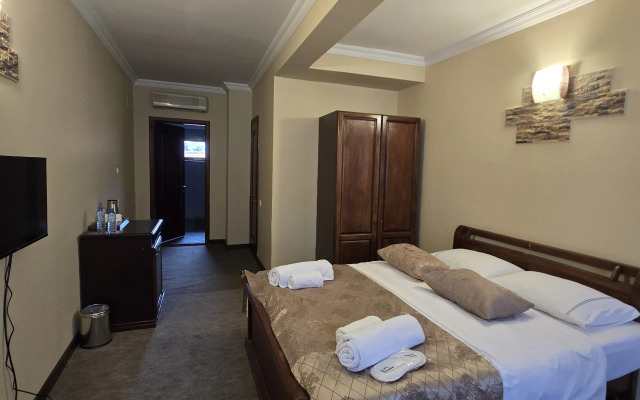 Ritsa Hotel