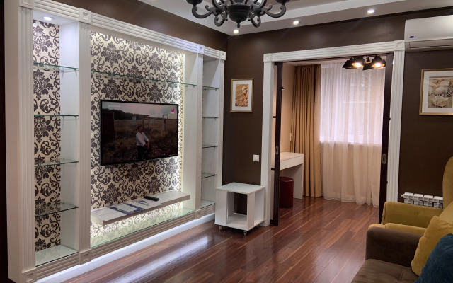 Квартира Уютная в Тихом Центре на Роз 65 10 Минут до Моря