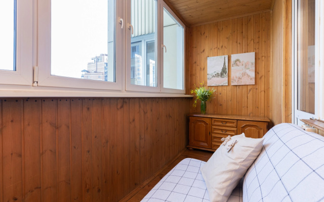 Semejnaya Dvuhkomnatnaya u Zooparka s Gamakom na Lodzhii Flat