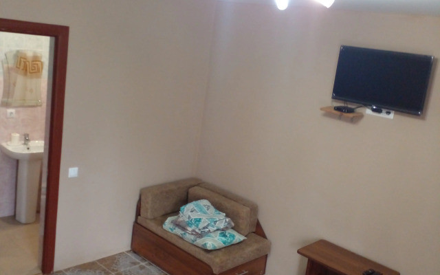 V Pitsunde U Ozera Naala Guest house