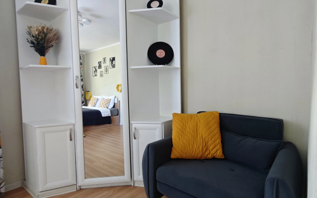 Uyutnoe mesto u Rybnoj derevni Flat