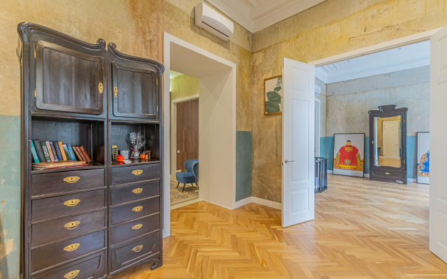 Апартаменты с Видом на Невский