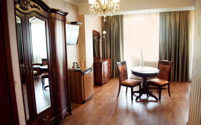 New Astoria Hotel
