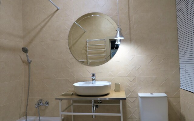 Semeynye Tryokhkomnatnye Na Solnechnoy Apartments
