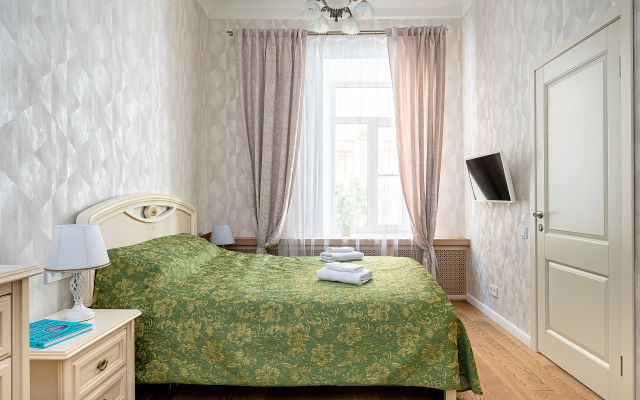 Trekhkomantnaya kvartira u letnego sada v Mozaichnom dvore Flat