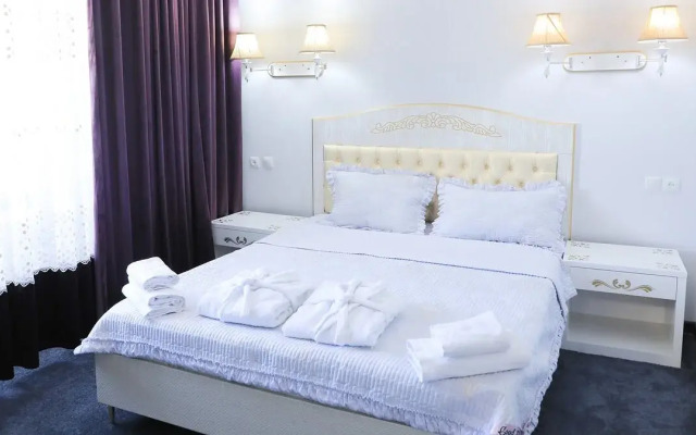 Отель Maqom Plaza