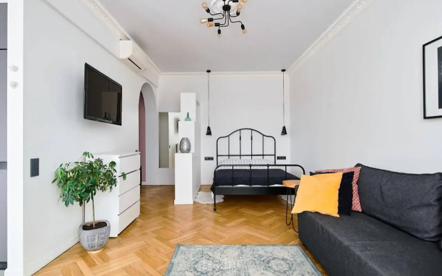 Stalinka s Vidom na Ploschad Pobedy Apartments