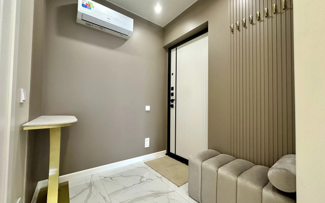 Dizaynerskaya Ryadom S Morem I Krasivym Vidom Flat