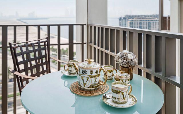 Lagoon Charm Luxurious Waterfront Living Apartments