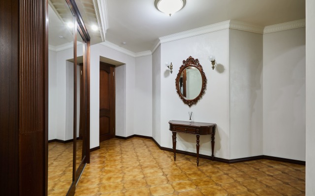 Квартира на 8 человек в Петербургском Стиле