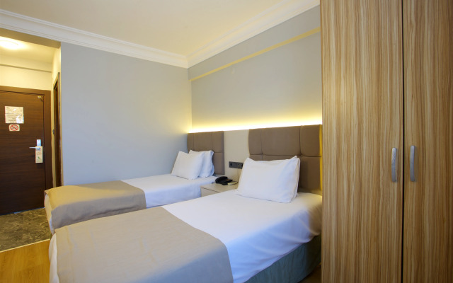 Grand Ant Hotel