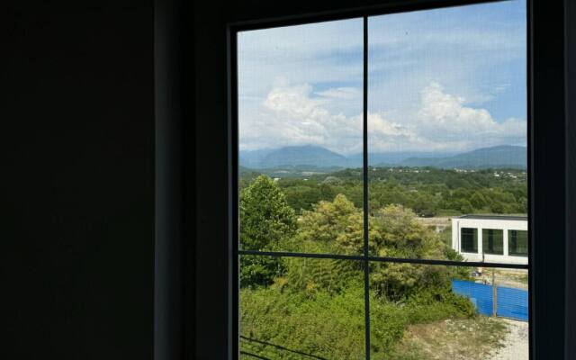 Квартиры с балконами и видом на горы на Мелетяна 5а 2