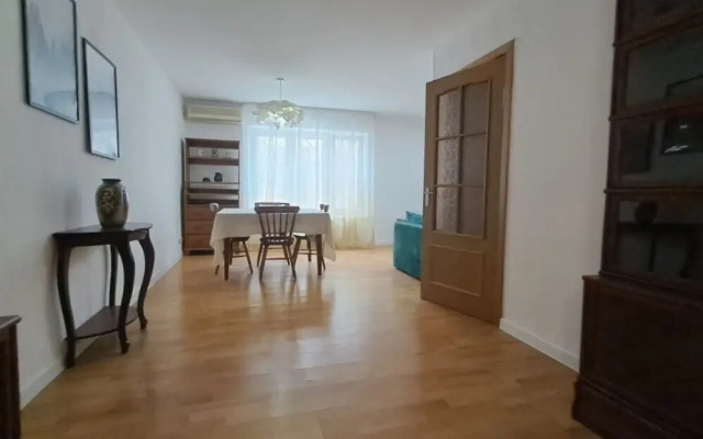 Na Chernitsynskom Proyezde, 8s1 Flat