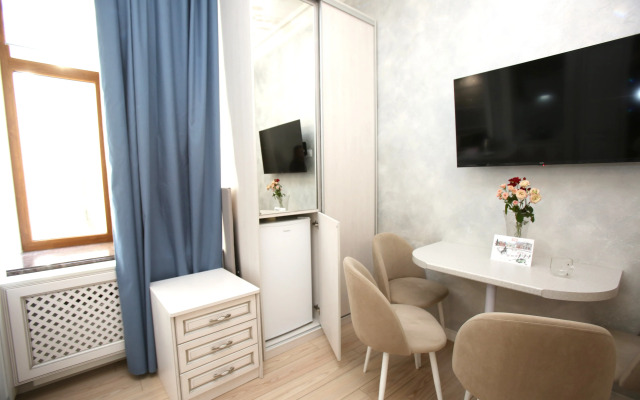 Dvukhurovnevye Nevsky 5 Apartment