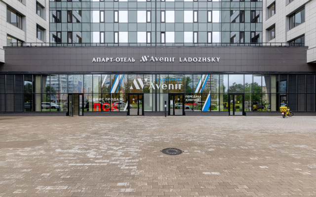 U Metro Ladozhskaya Apartment