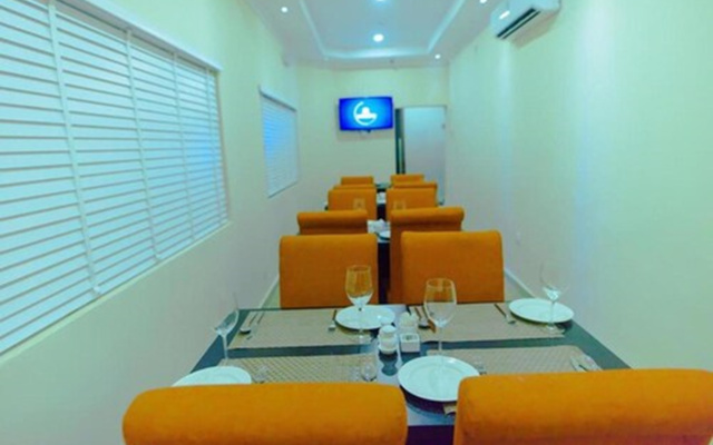 Cribville Hotel & Suites