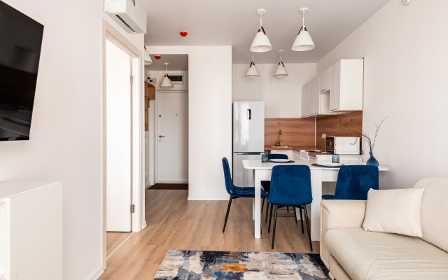 Uyutnaya evrodvushka s bol'shim divanom Flat