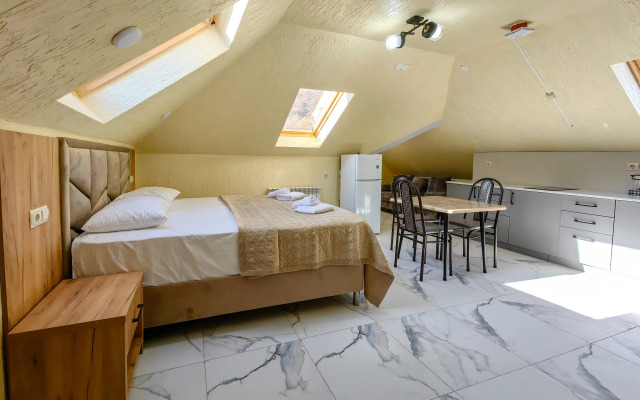 Квартира светлая на мансардном этаже с видом на горы