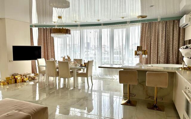 Апартаменты Атмосфера комфорта студия Золотая антилопа с лоджией