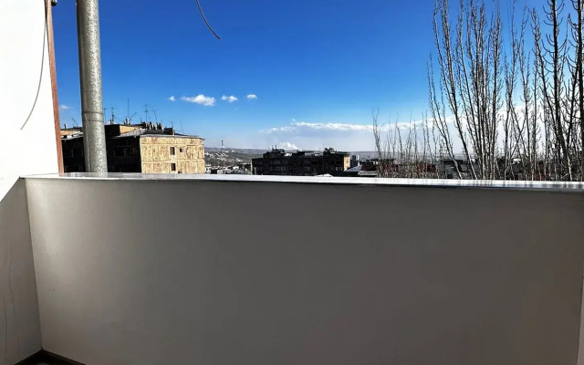 Perte House on Komitas 46 Apartments