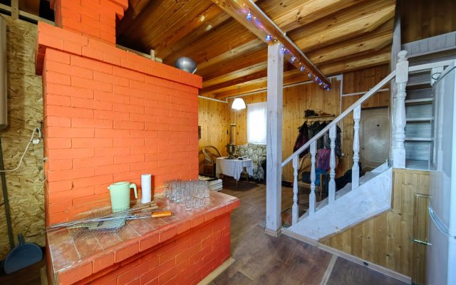 Na Flotskoy Guest House