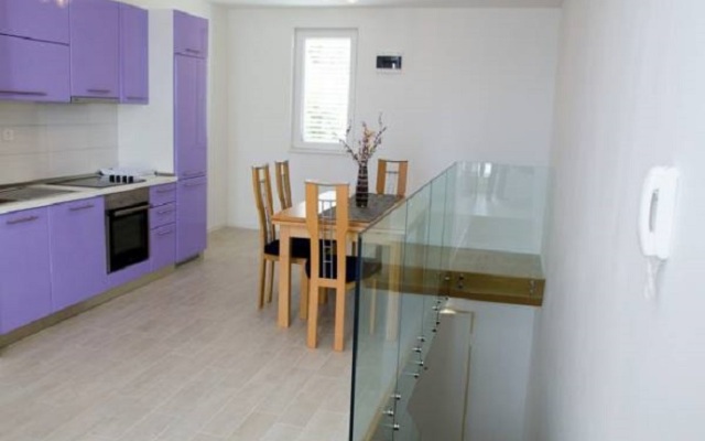 Spacious Beachfront Apartments Tanita