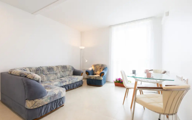64 V Zhk Otrada Apartments