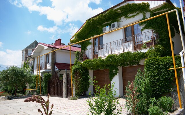 Svetoch Guest House