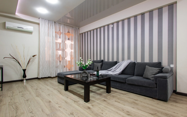 3-komn. ryadom s restoranom DIMOND, DI8210 Flat