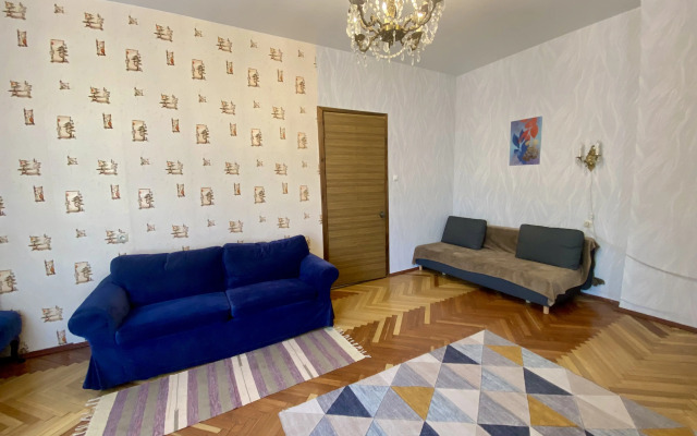 Уютная Семейная двухкомнатная квартира Невский 13 с балконом и парковкой