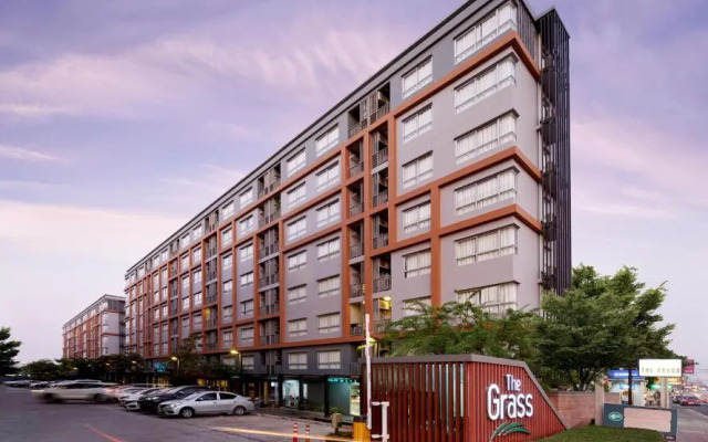 Отель The Grass Serviced Suites