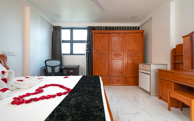 White Beach Holiday Hotel