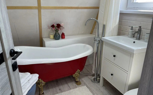 Частный дом А-фрeйм с баней и артезиaнским бaсceйном