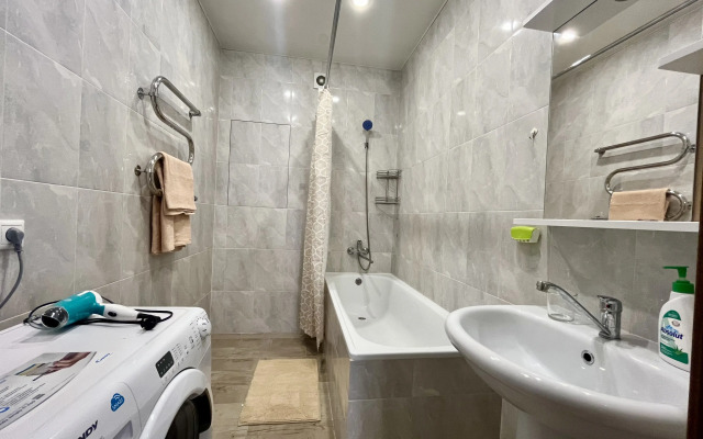 Layf 2 kom na Andreya Belogo 1 Flat