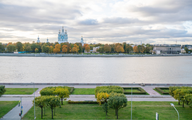 S Vidom Na Smolny Sobor Flat