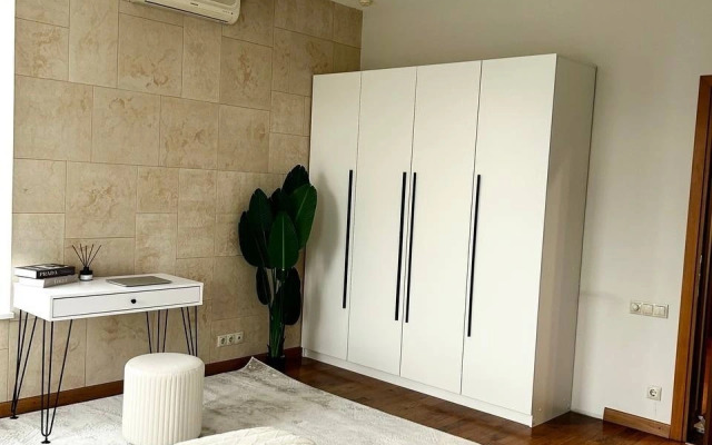 Na Ploschadi Minina I Pozharskogo 6 Flat