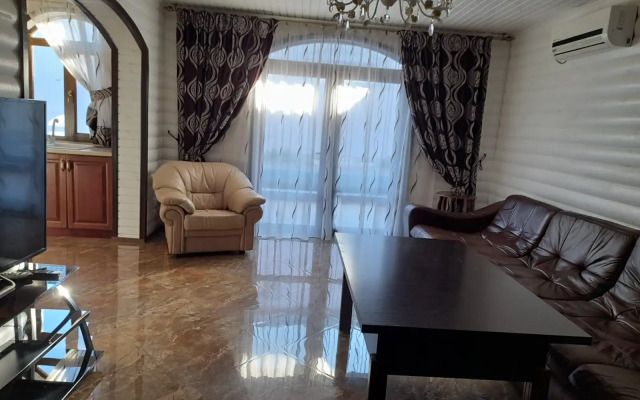 Частный Дом на Берегу Моря с Бассейном