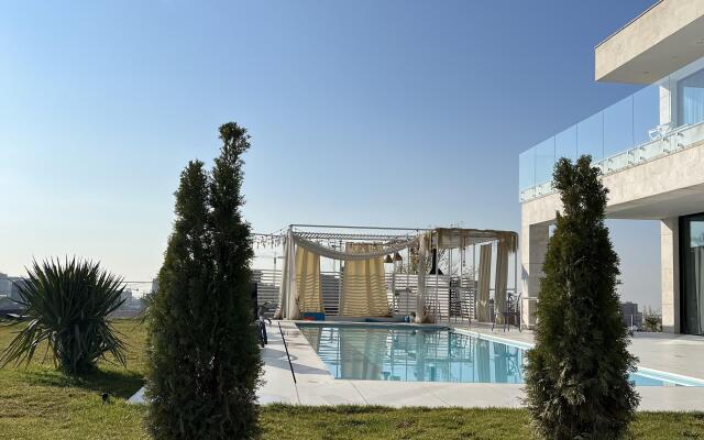 White House Yerevan Hotel