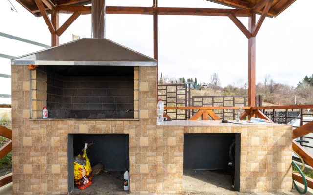 Квартира светлая студия с видом на море и балконом с бассейном на территории