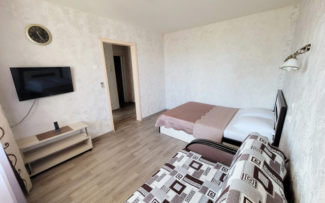 Na Ulitse Lva Yashina Flat