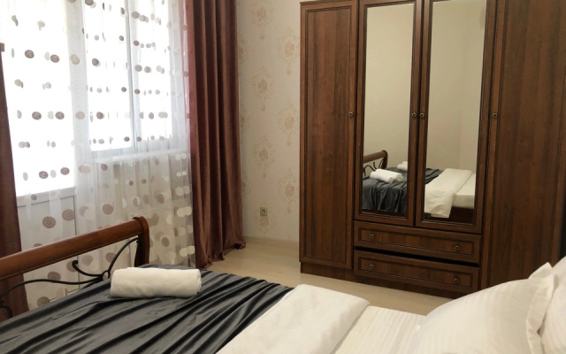 Apartamenty u mora s vidom na gorod i gory