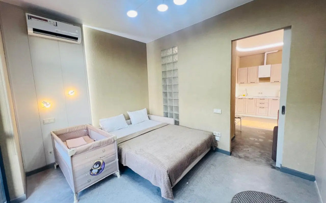 Chetyryokhmestnye apartamenty s balkonom ı basseynom na territorii Apartments